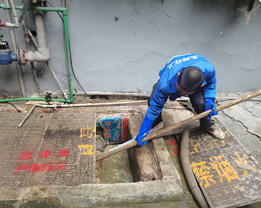 岭口镇清掏化粪池