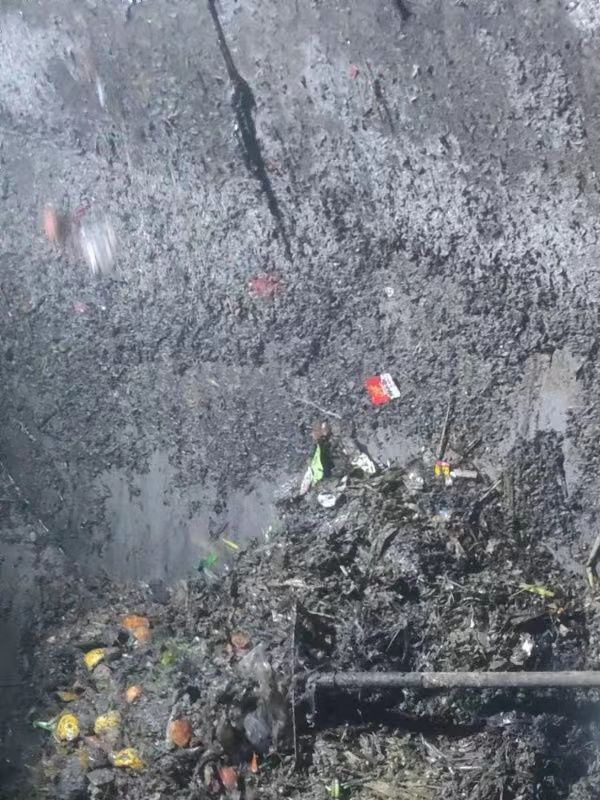 岭口镇污水池清理